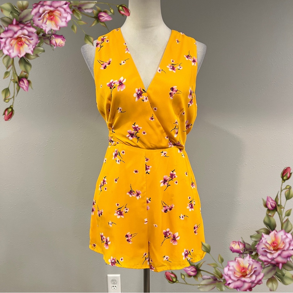 Lumiere‎ Floral Yellow sleeveless mini Romper size small